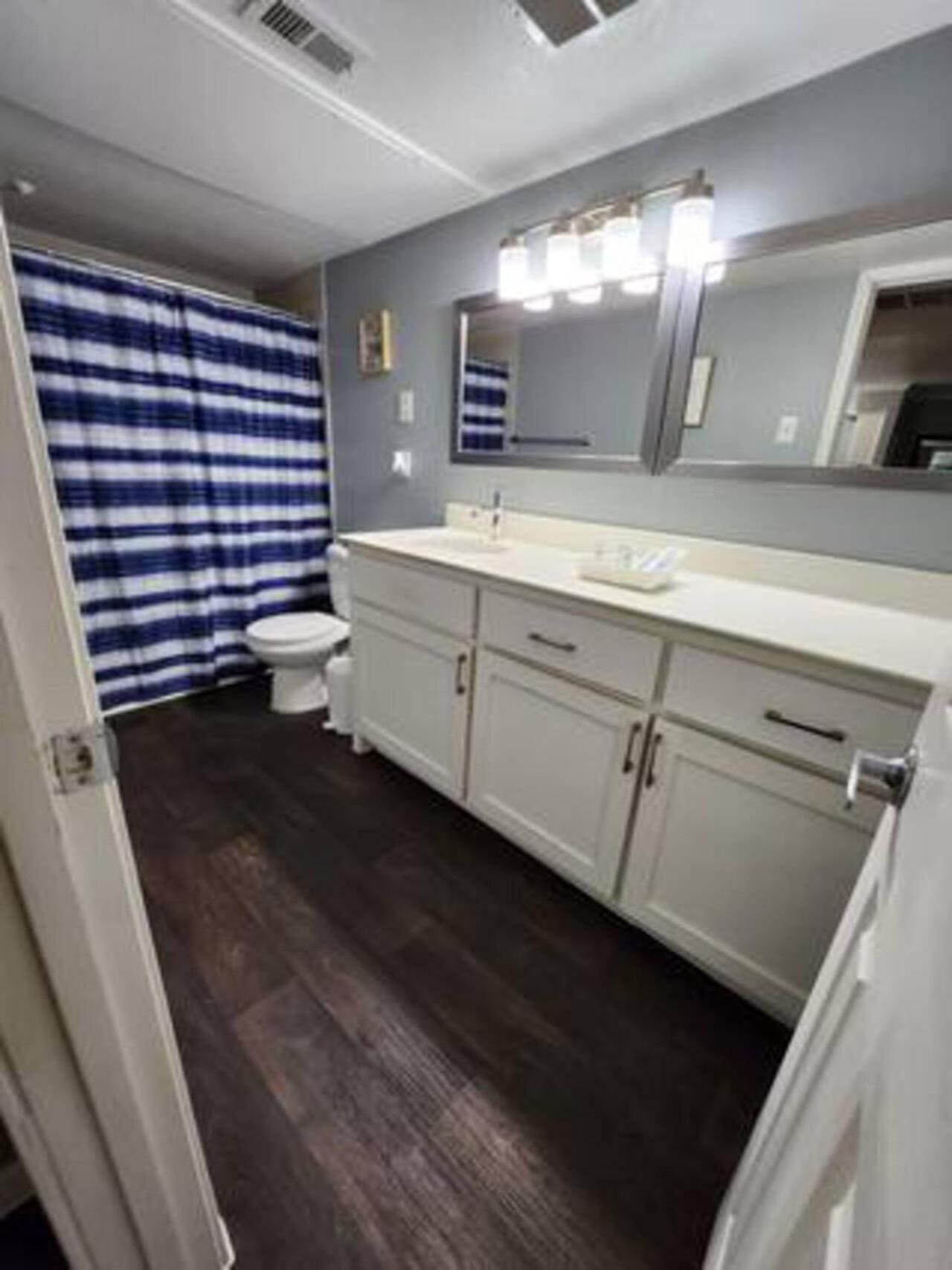 Blue Shark *B501* @ Medical Center 1Br Modern King Apartment With Private Patio 休斯敦 外观 照片